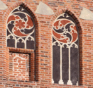 Blendy umieszczone na gotyckiej wieży Kościoła pw. św. Wita, Modesta i krescencji w Sierpcu.